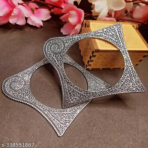 Silver-Toned Oxidised Bangles Ethnic Kada in Square Shape Pattern